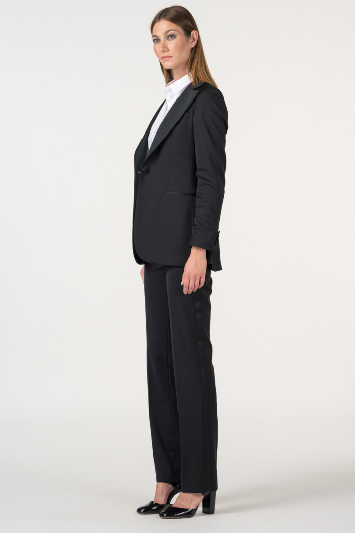 Varteks Elegantne crne hlače od odijela