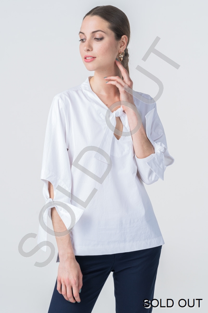 Bijela ženska košulja s ukrasnim vezicama