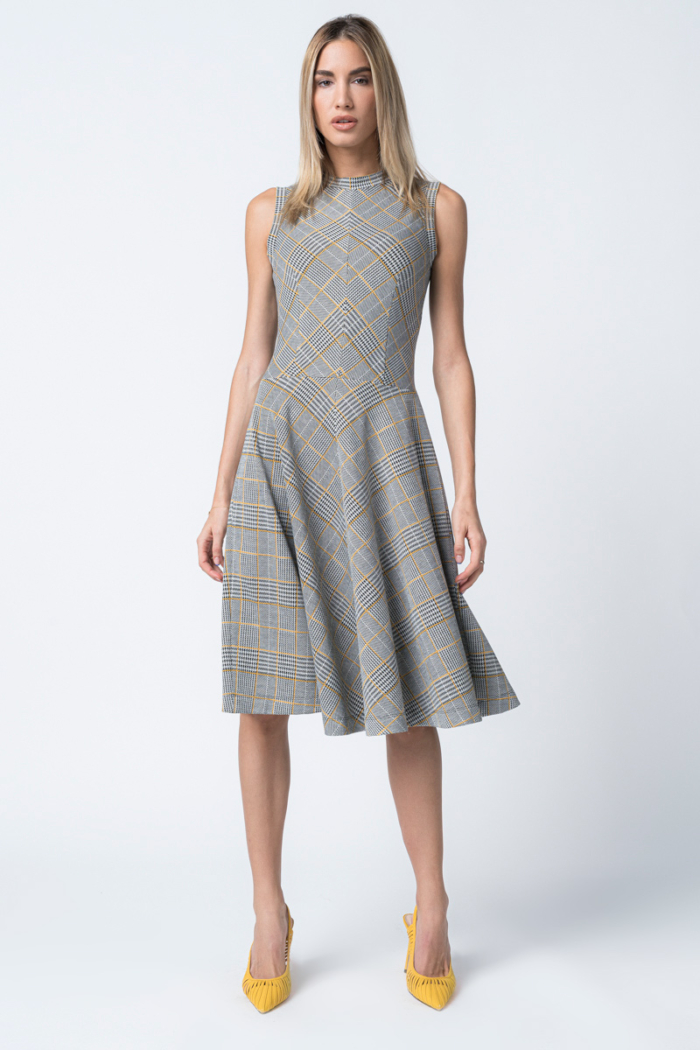 Elegant dress with Prince de Galles pattern